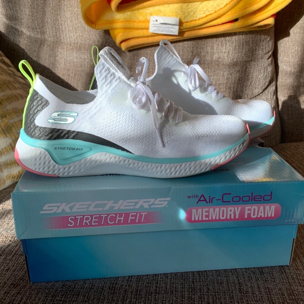 Women’s Skechers Memory Foam size 8